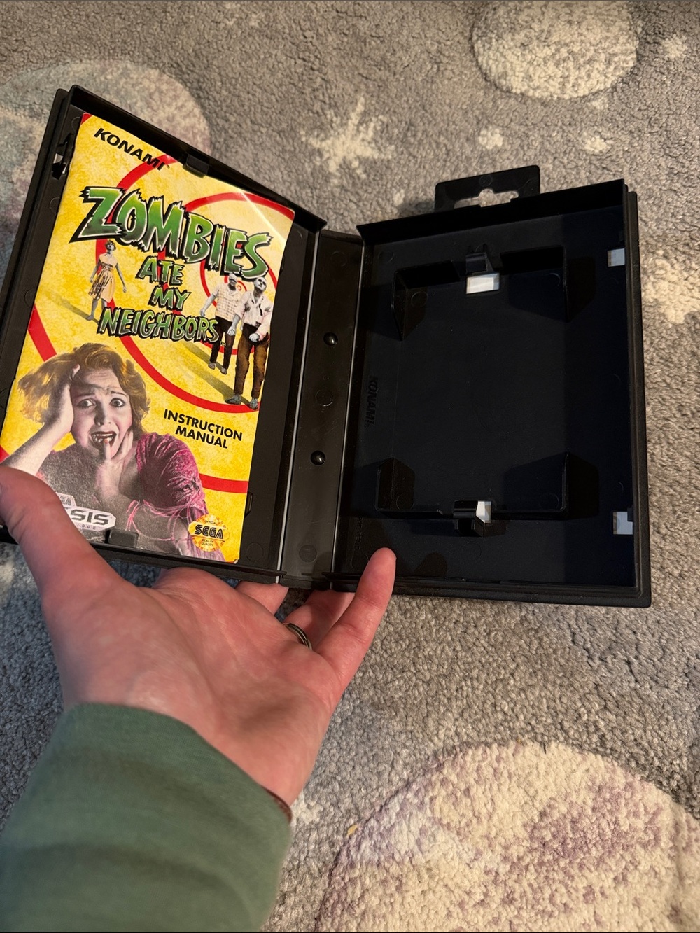 Zombies Ate My Neighbors - Yellow Front Cover Sega Genesis CASE ONLY - Picture 2 of 3